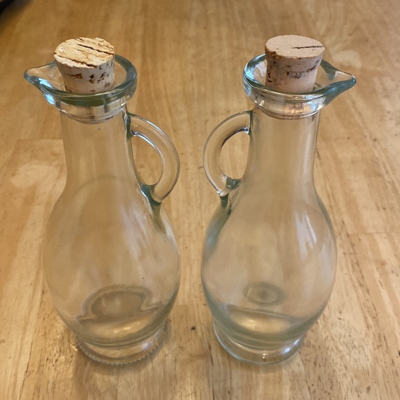 Oil and vinegar cruet set. Clear. About 7 inches. - Picture 2 of 4